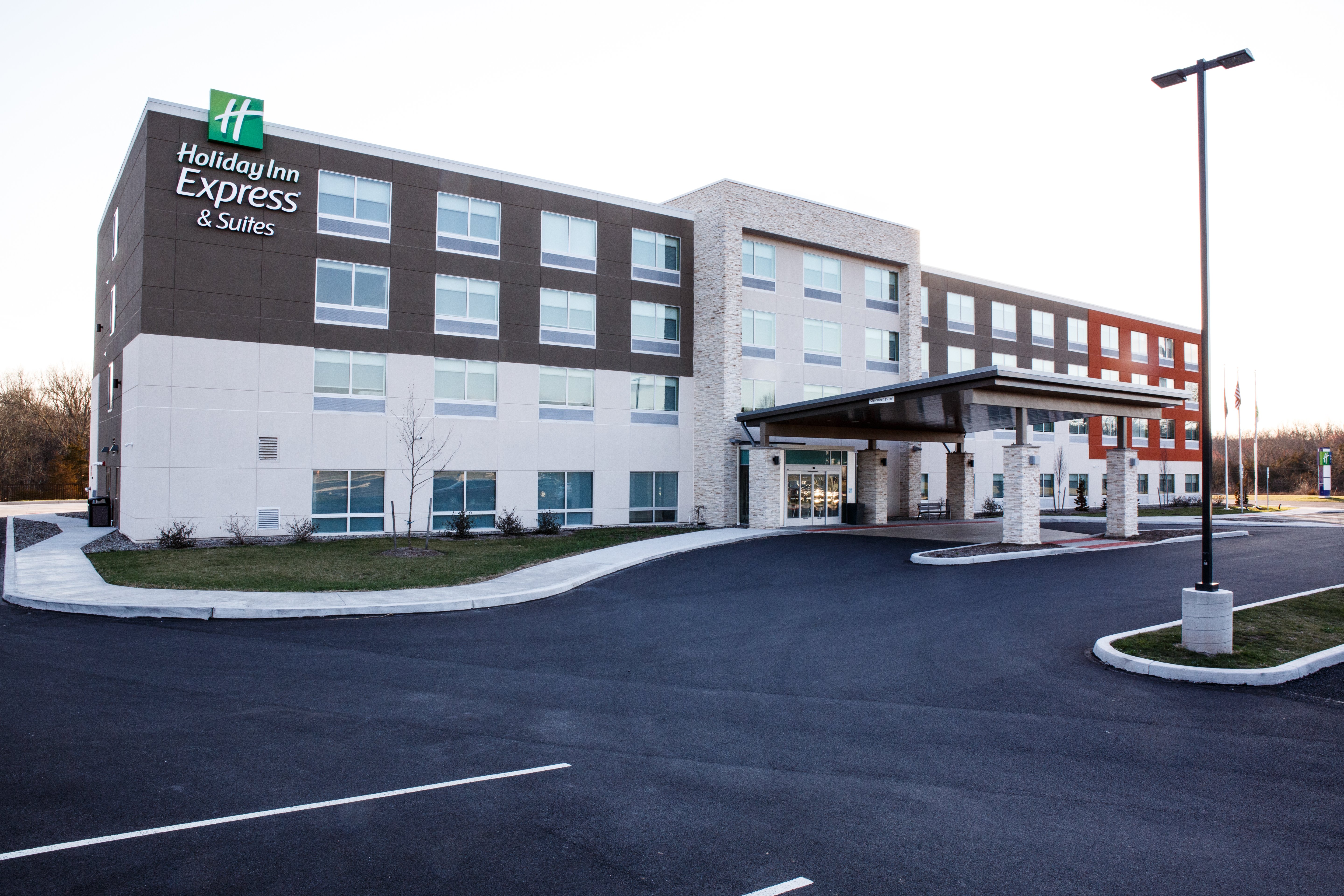 Holiday Inn Express and Suites Gettysburg an IHG Hotel 40/43