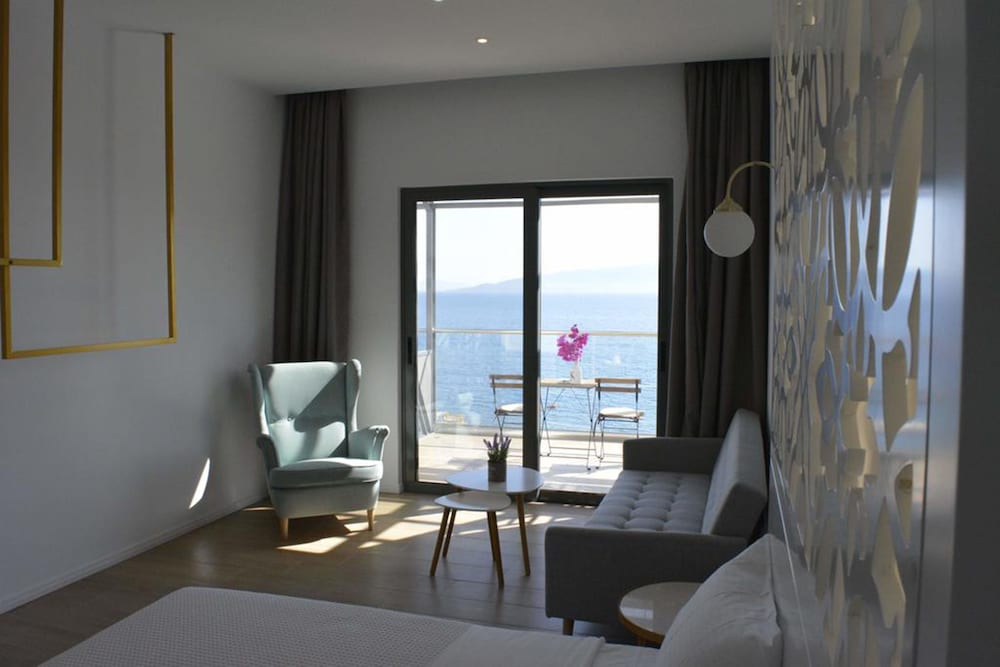 EPIRUS HOTEL 50/50