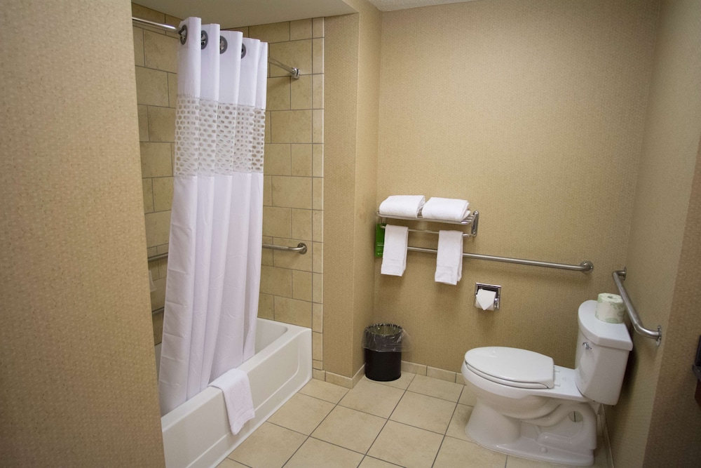 Hampton Inn Warsaw 8/35