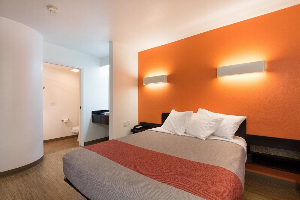 Motel6 Dallas, TX - Northeast 17/45