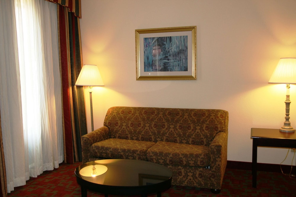 Hampton Inn Canton 38/56