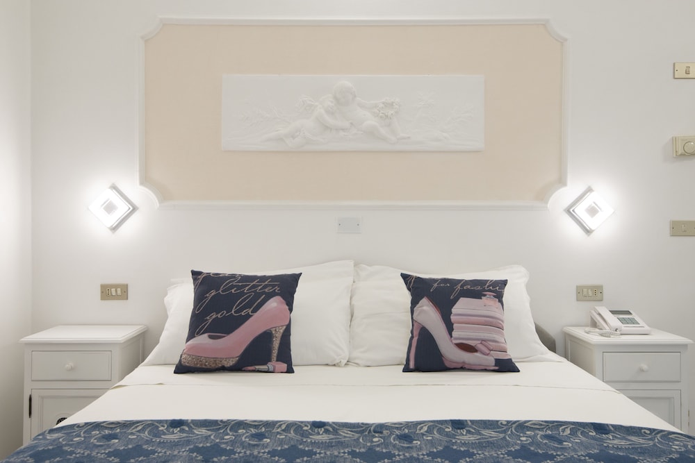 Standard, Double Bed, Hotel Royal 6/10