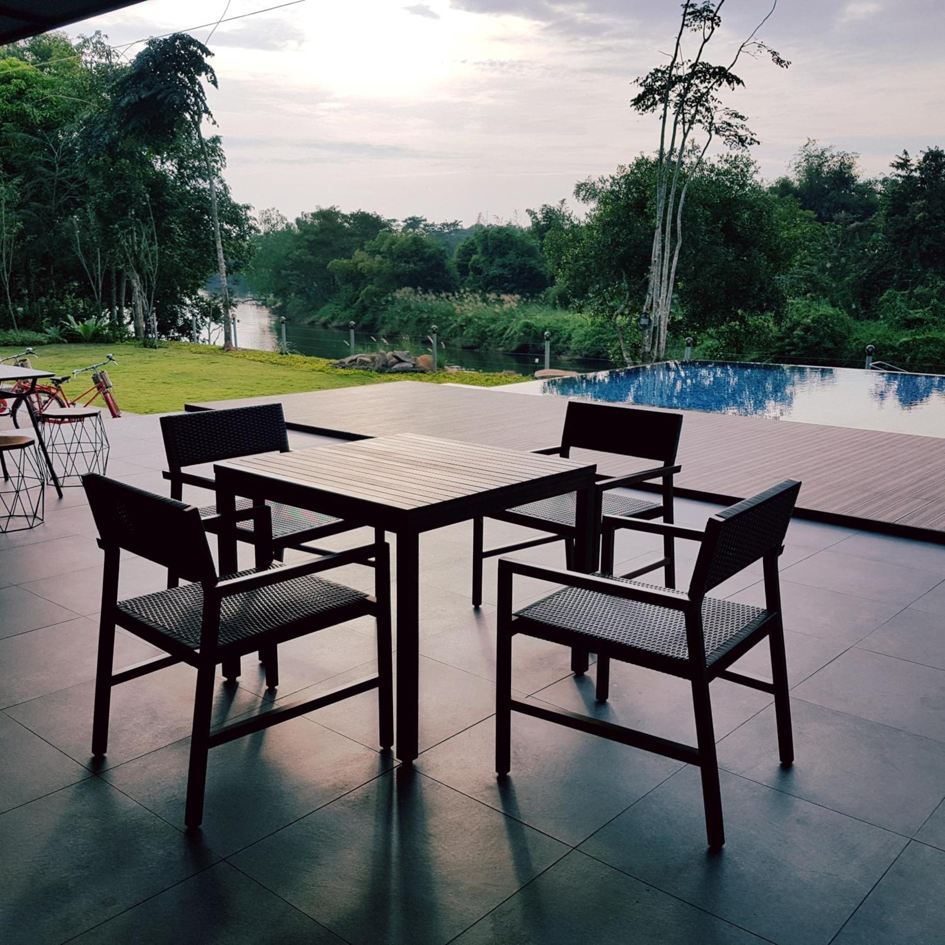 Riverawan Hotel 61/73