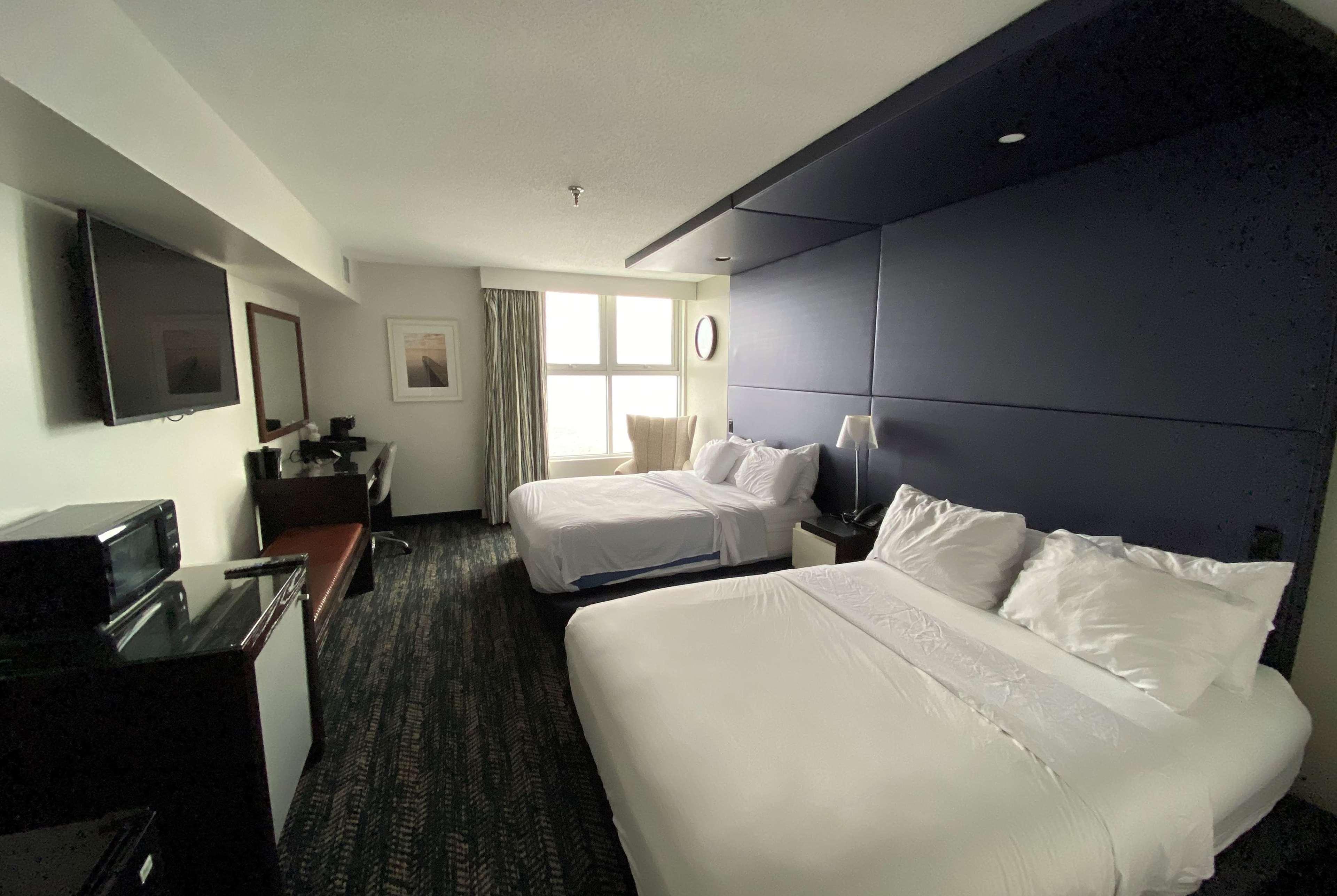 Room, 2 Queen Beds, Lake Front