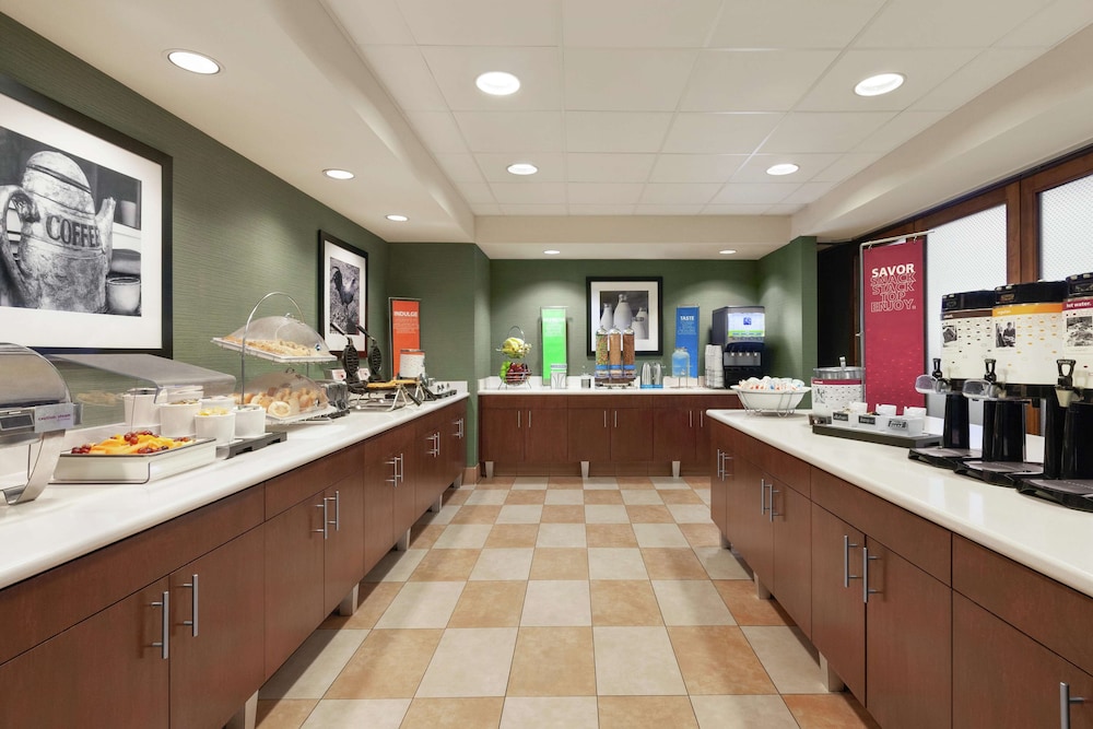 Hampton Inn Suites West Sacramento 46/62