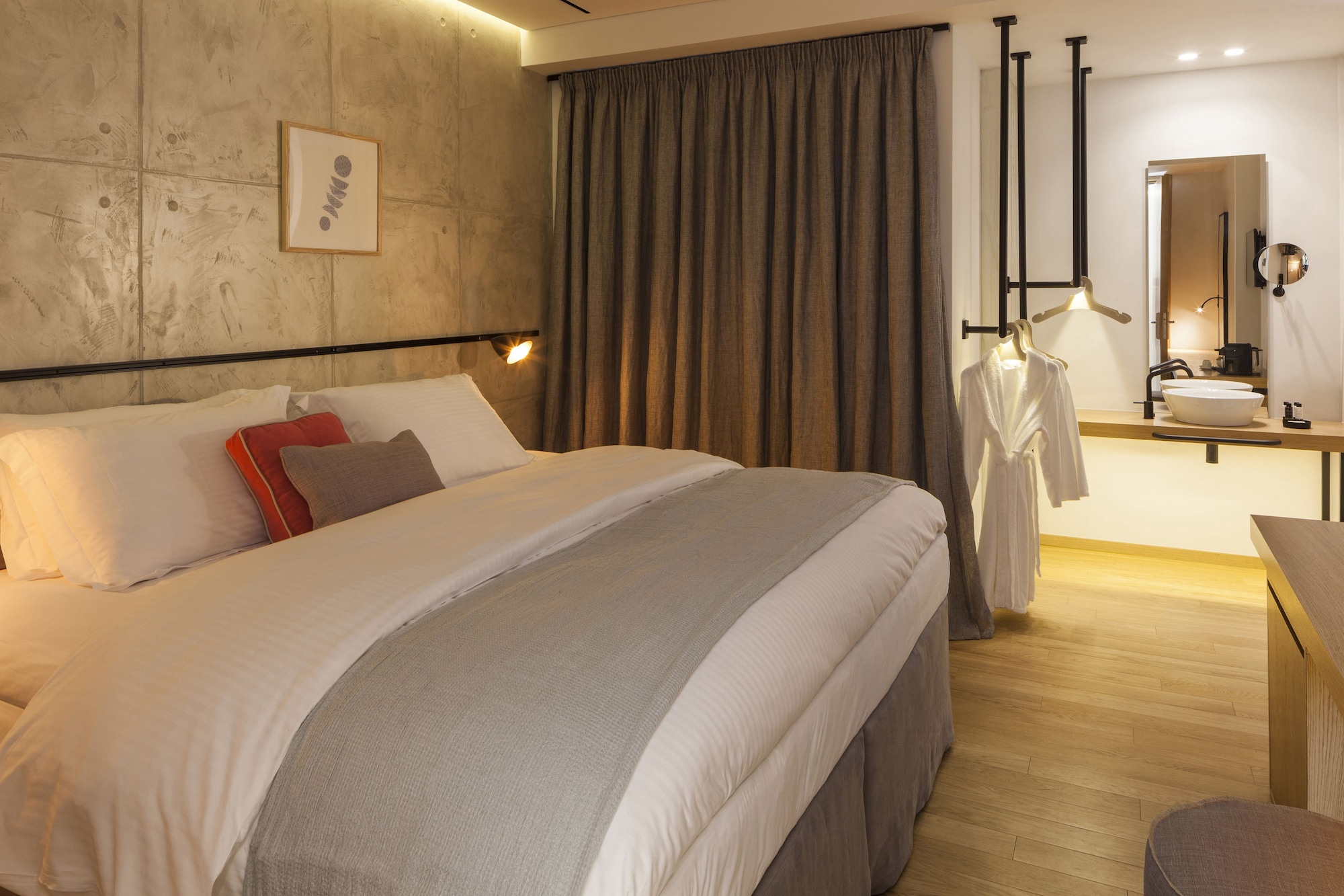 BOULEVARD, DOUBLE BED, CITY VIEW