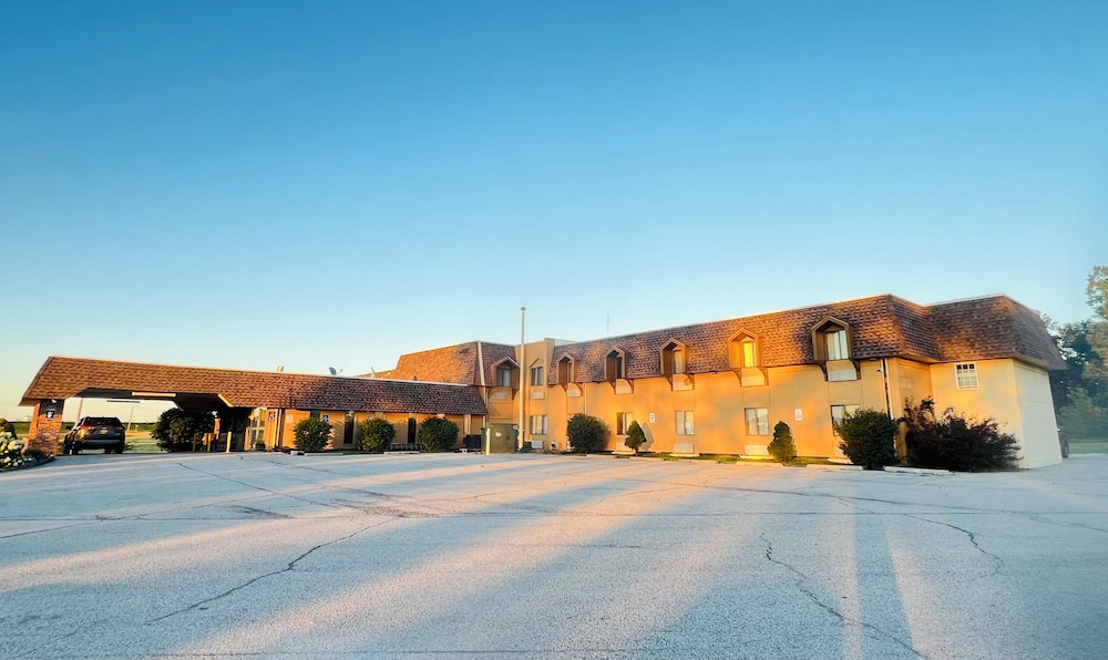 Hometown Inn Suites 1/50