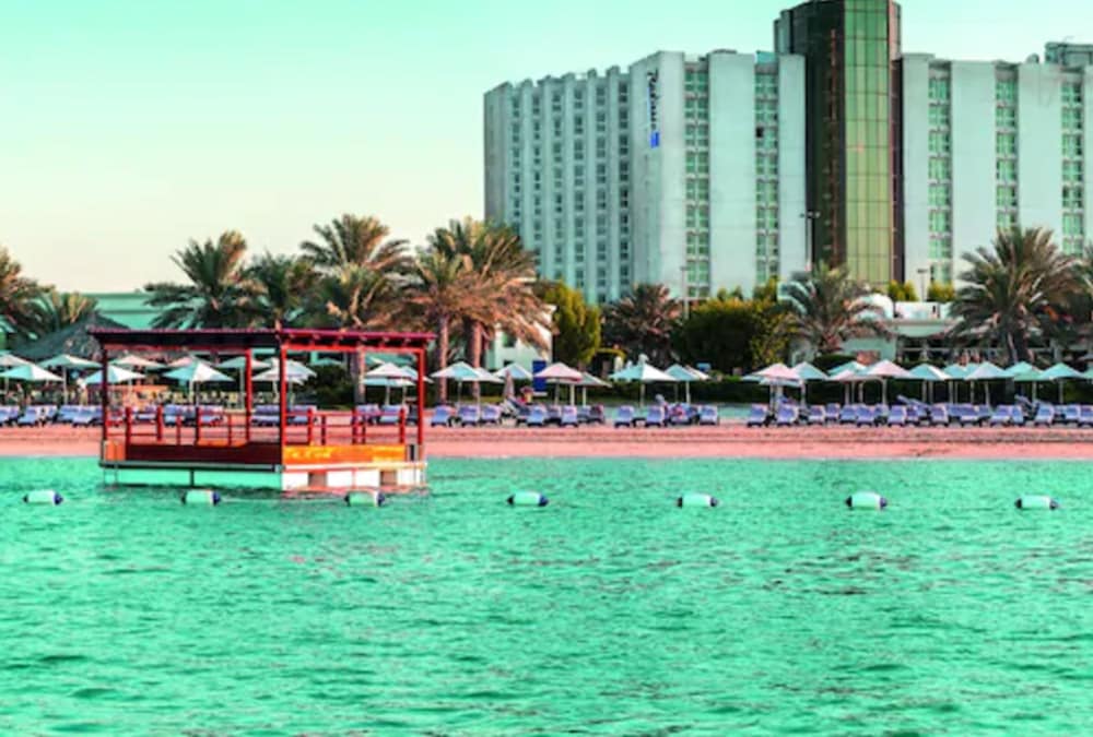 Radisson Blu Hotel and Resort Abu Dhabi Corniche 80/88