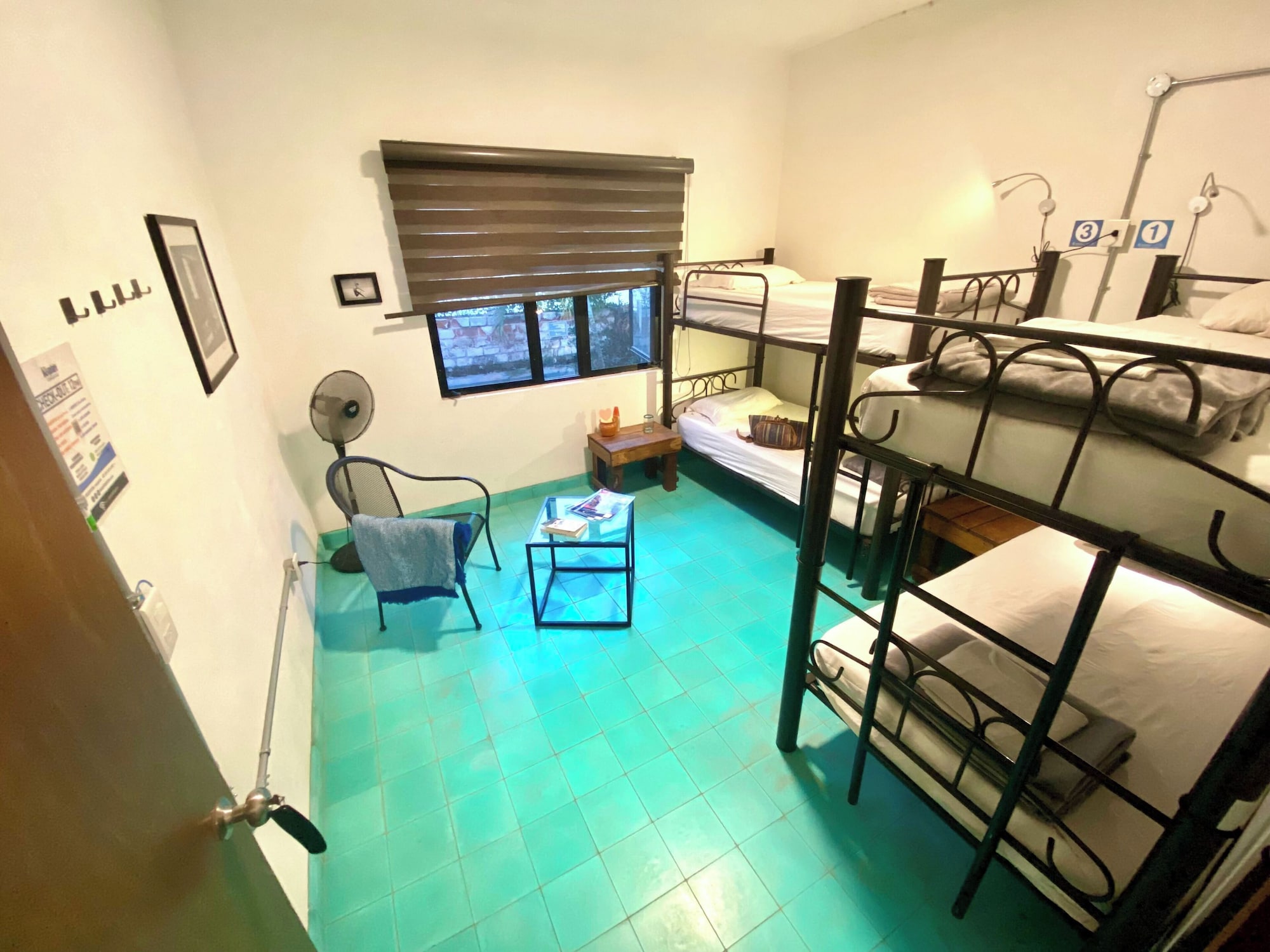 MIXED DORM, 4 PEOPLE