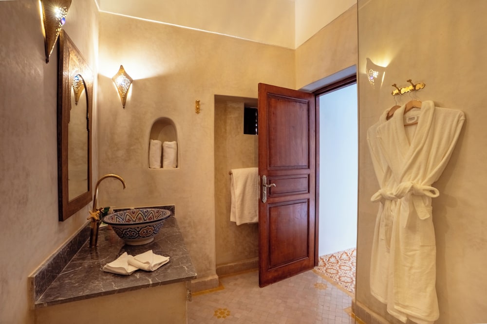 RIAD ALADDIN 76/76
