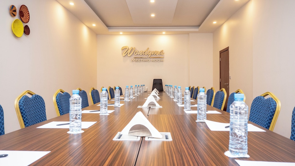 Souare Premium Hotel 36/39