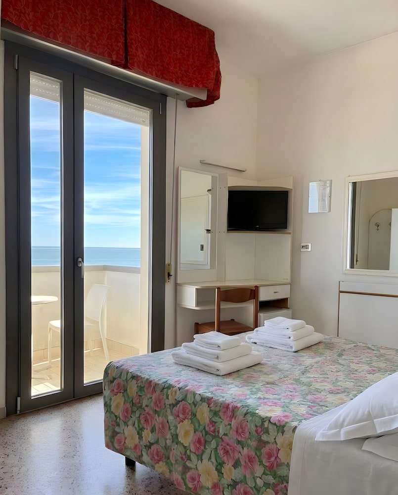 Hotel Columbia Frontemare 23/41