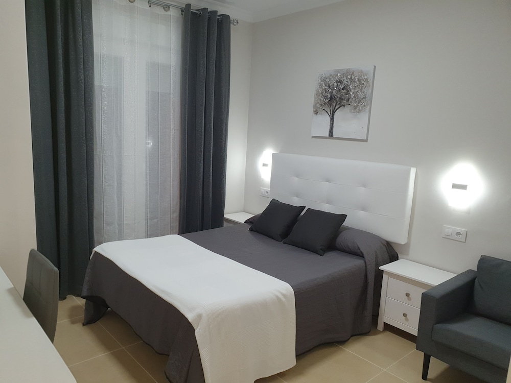ROOM, DOUBLE BED