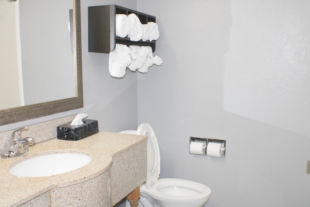 Quality Inn & Suites Bedford West IN 12/40