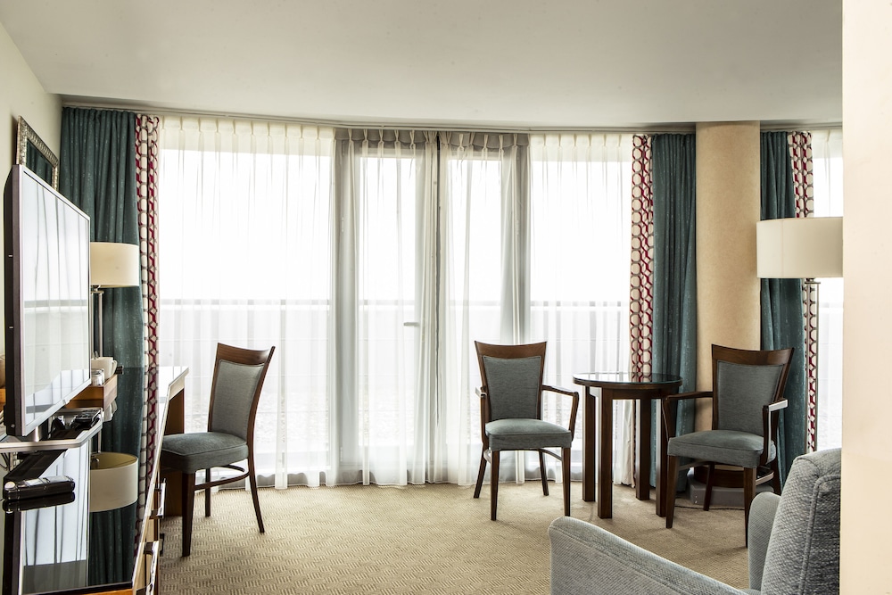 Waterfront Southport Hotel 30/50