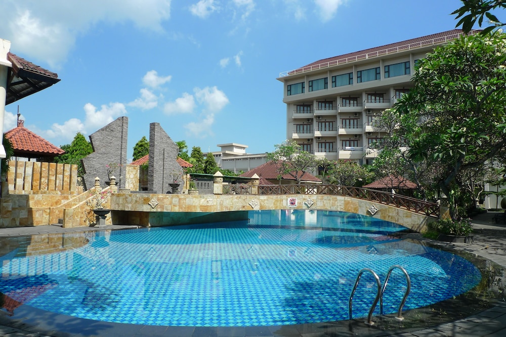 Lombok Raya Hotel 8/57
