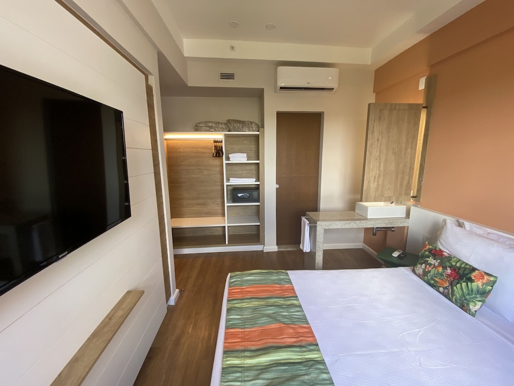 Hot Beach Suites 24/50