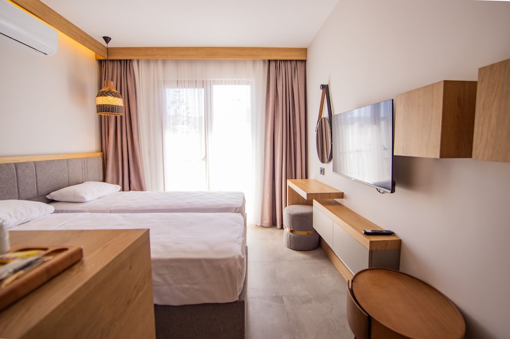 Fourseas Hotel 8/23