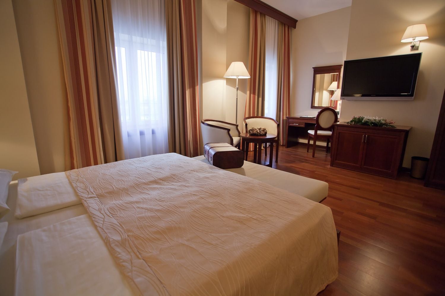 SUPERIOR, DOUBLE BED, CITY VIEW