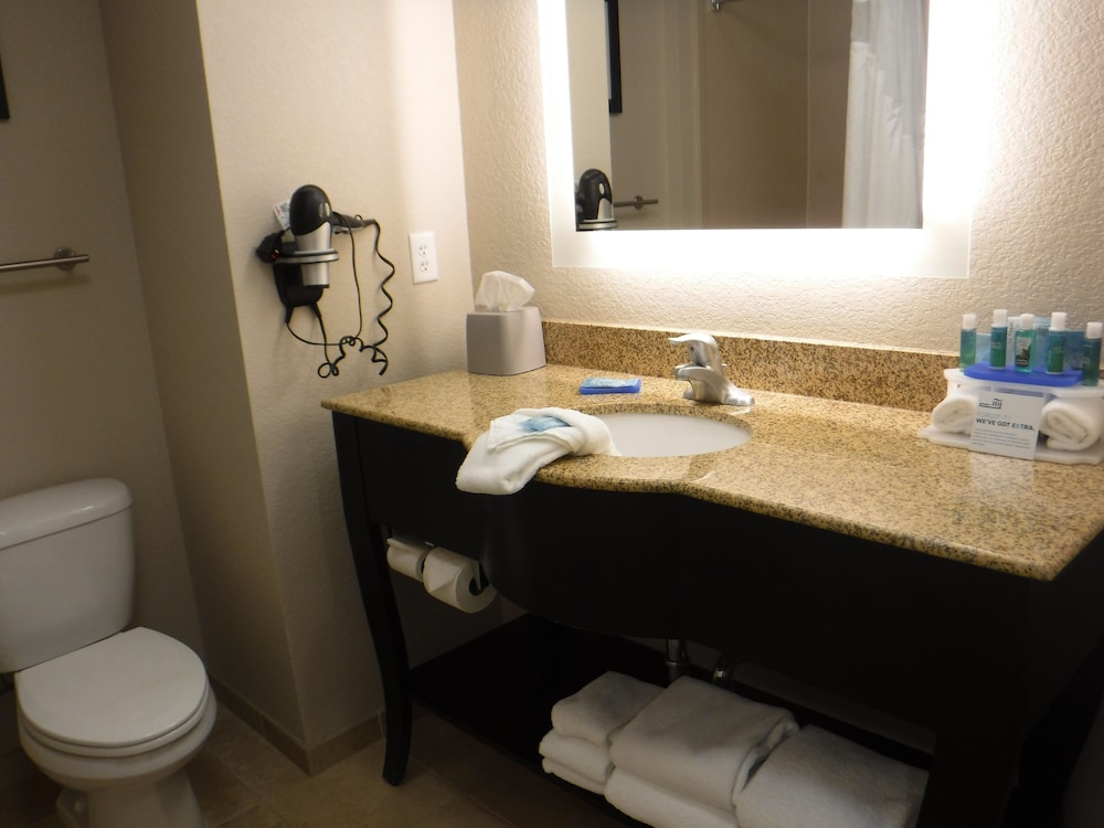 HOLIDAY INN EXPRESS WEST JEFFERSON 16/49