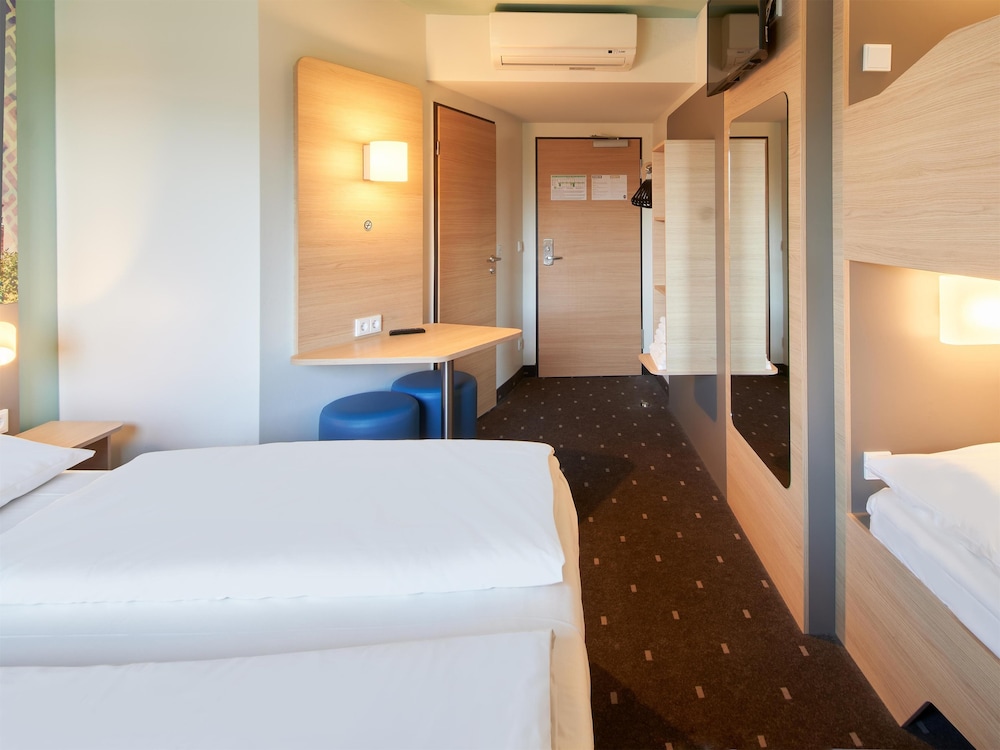 ROOM, QUADRUPLE, BUNK BED, QUEEN BED
