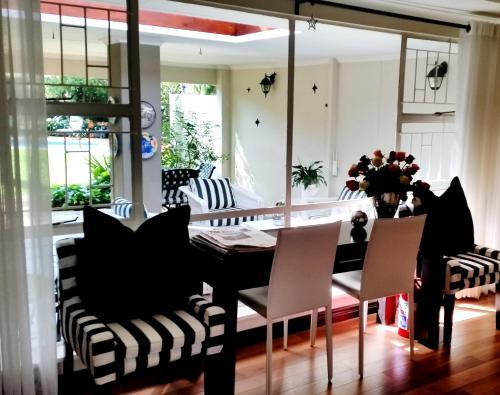 Rosebank Lodge by Claires 16/46