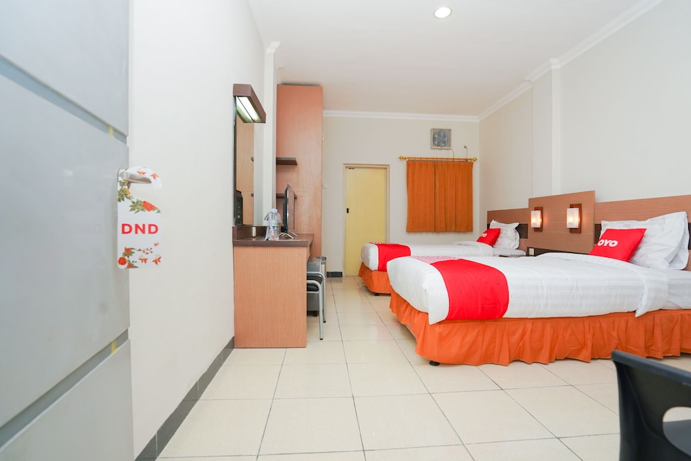Oyo 2075 Graha Marina 30/54