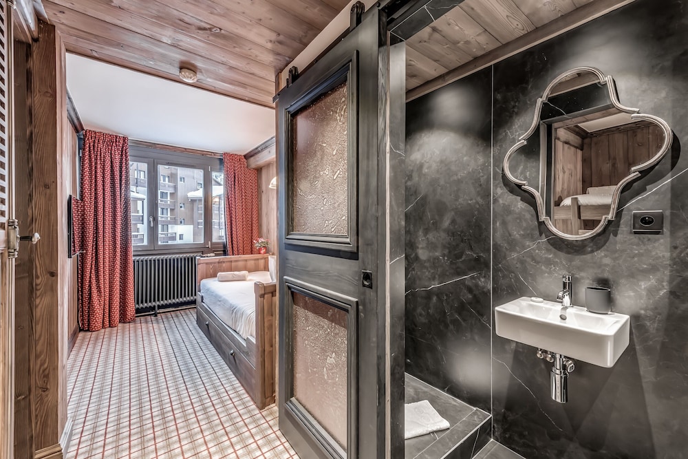 LE VAL D'ISERE 48/50
