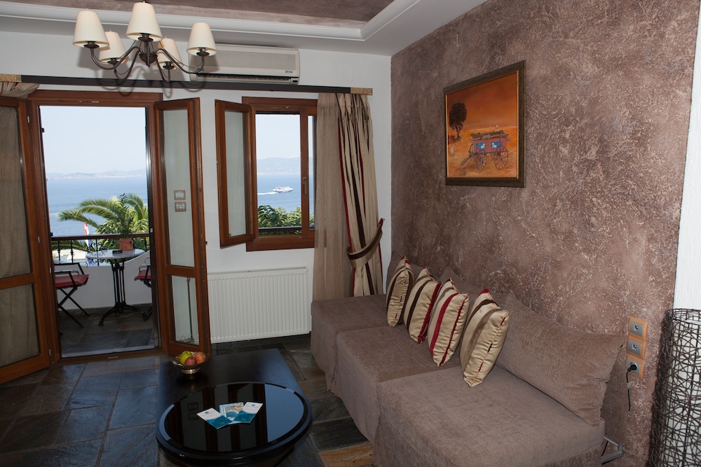 Aegean Wave Hotel 25/50