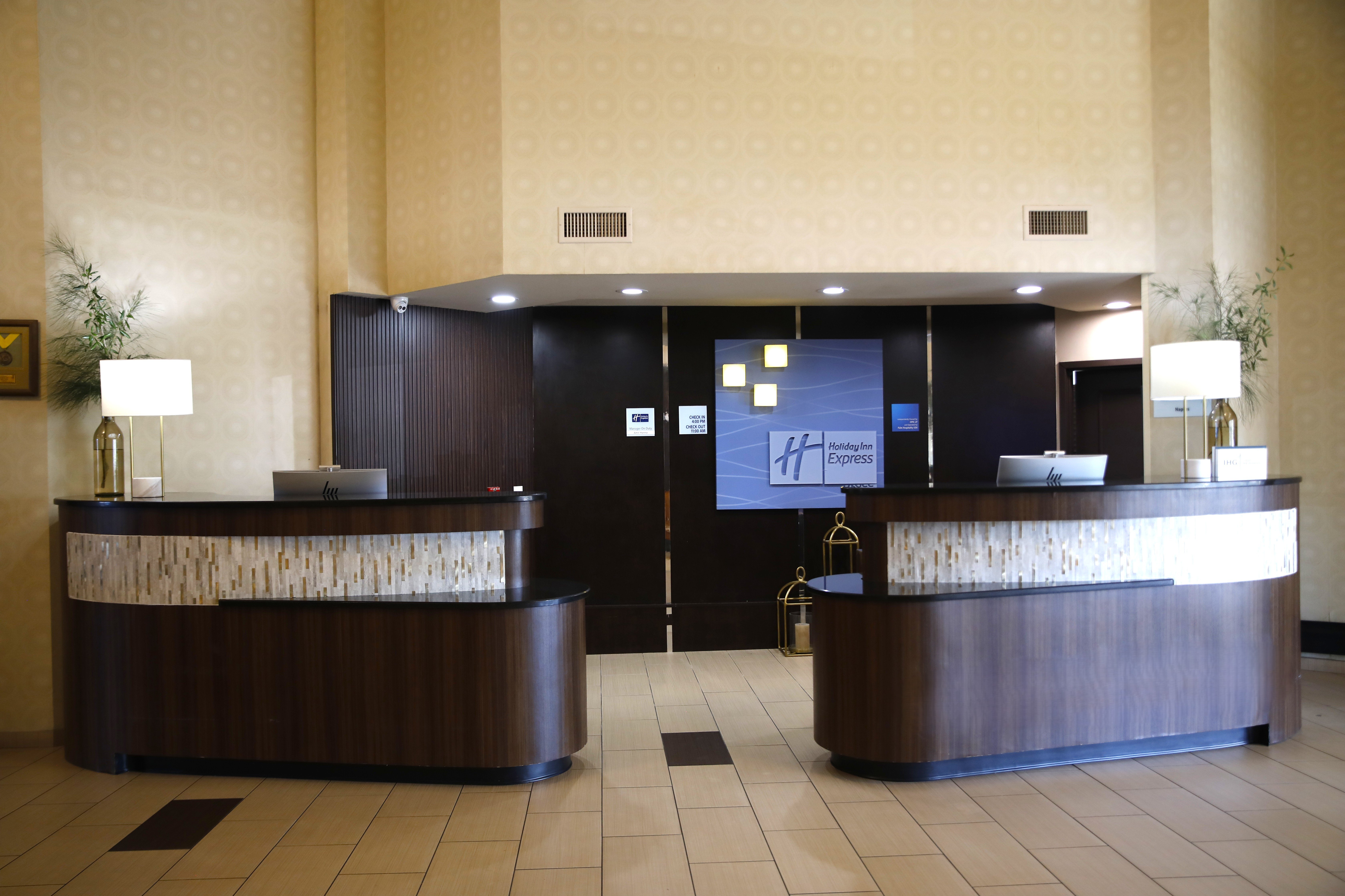 Holiday Inn Express and Suites Naples Downtown 11/64