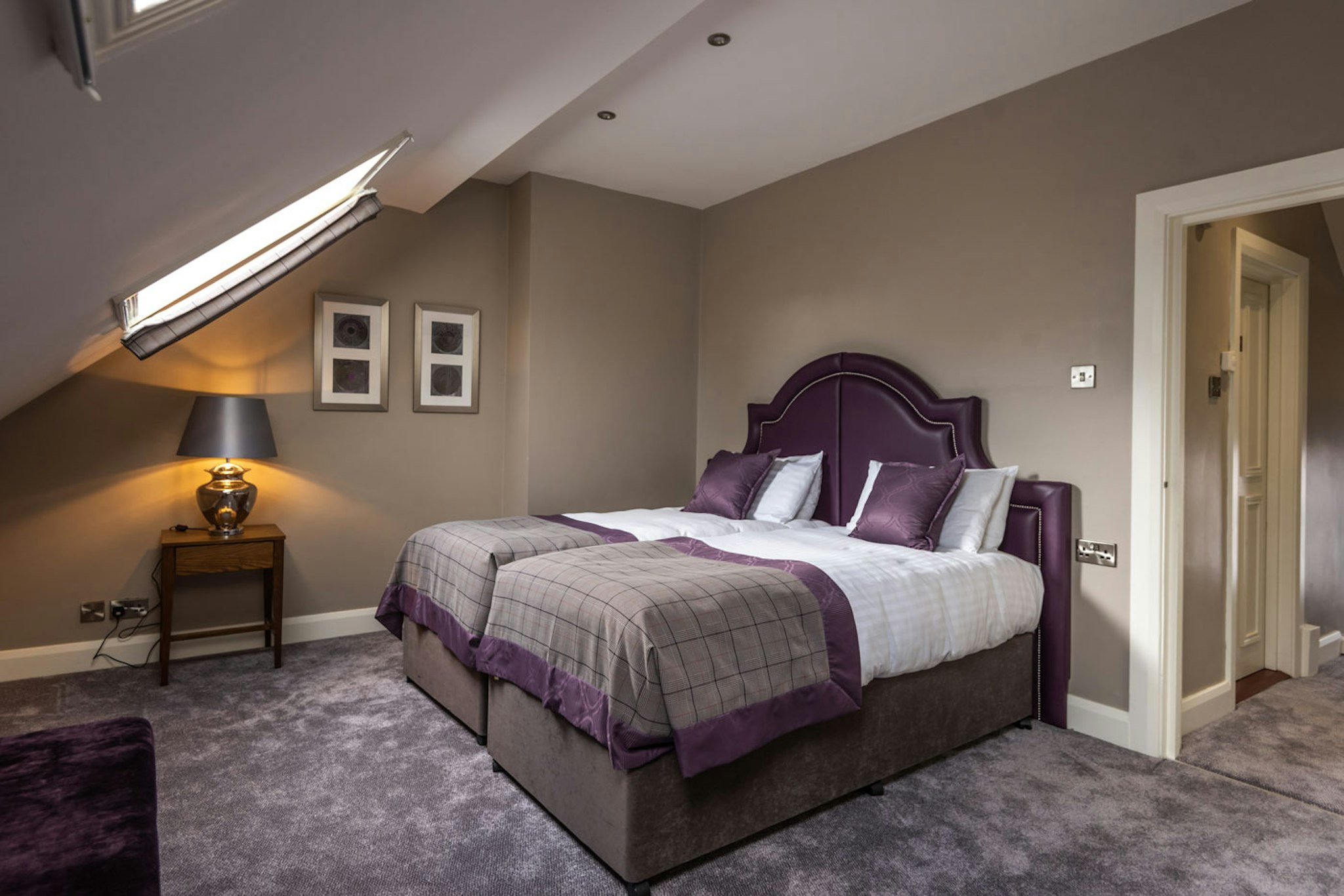 Bishop S Gate Hotel 12/43