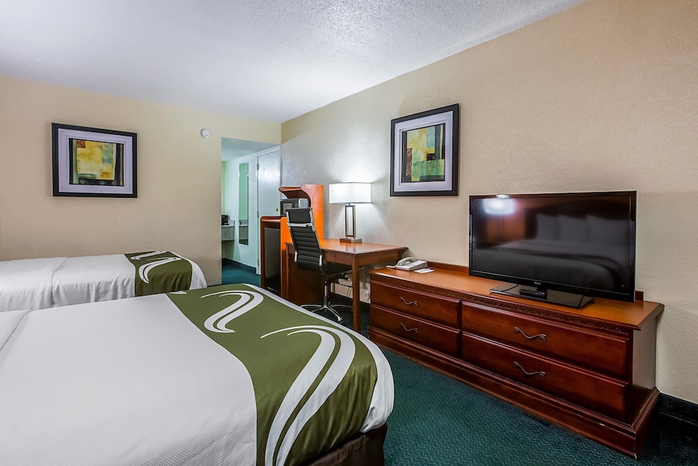 Quality Inn Northeast 25/41