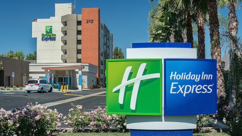 Holiday Inn Express Fullerton Anaheim 6/46
