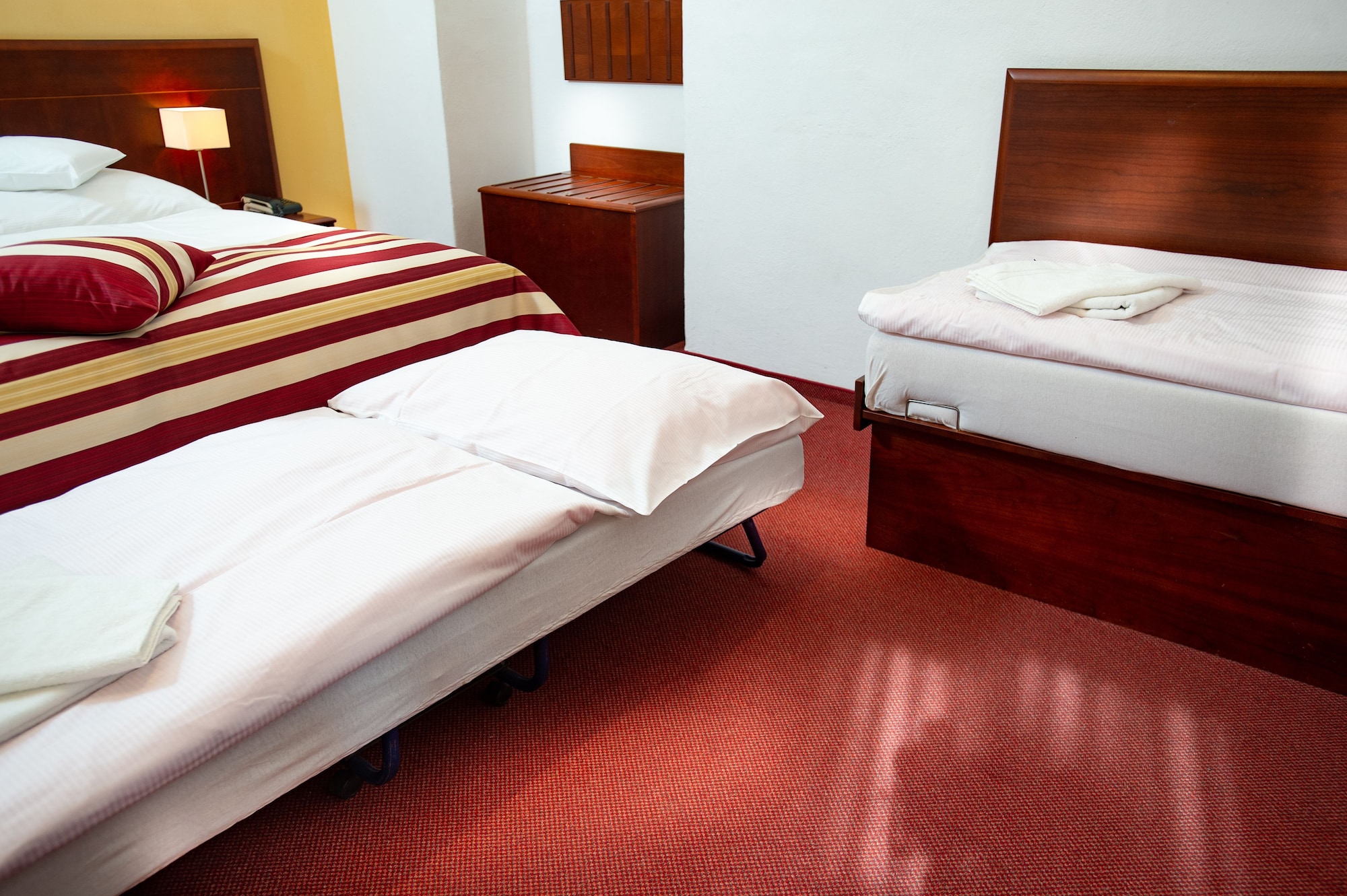 Room, Twin Beds, Murphy Bed, Two Extra Beds