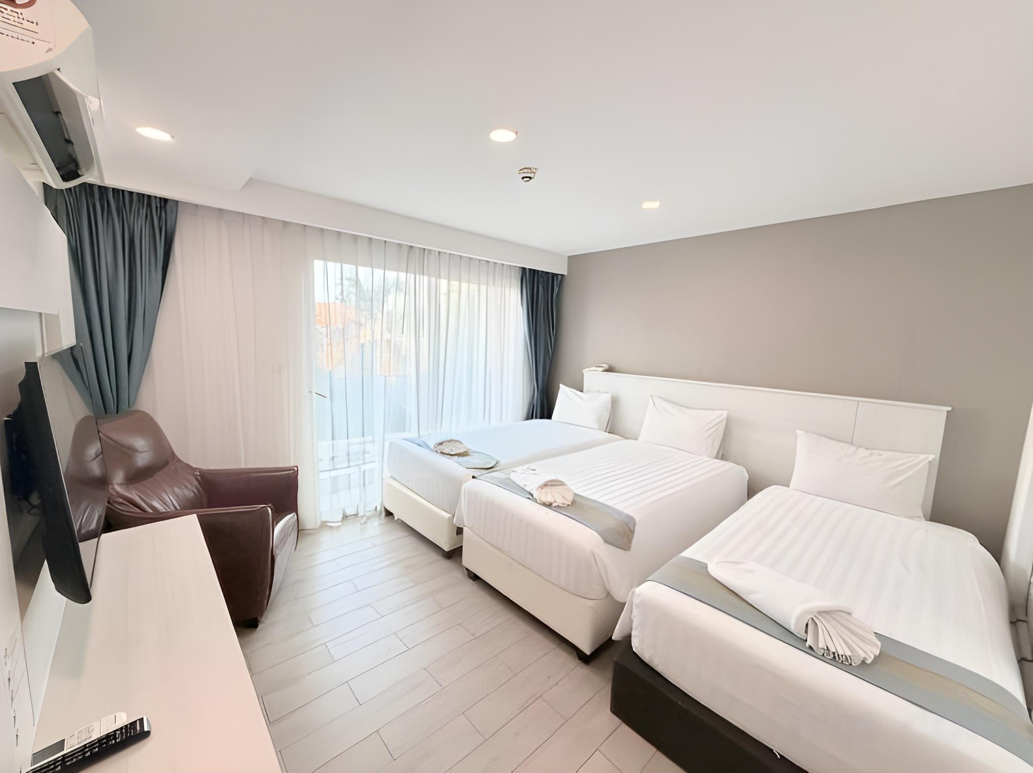 Club, Triple, Single Bed
