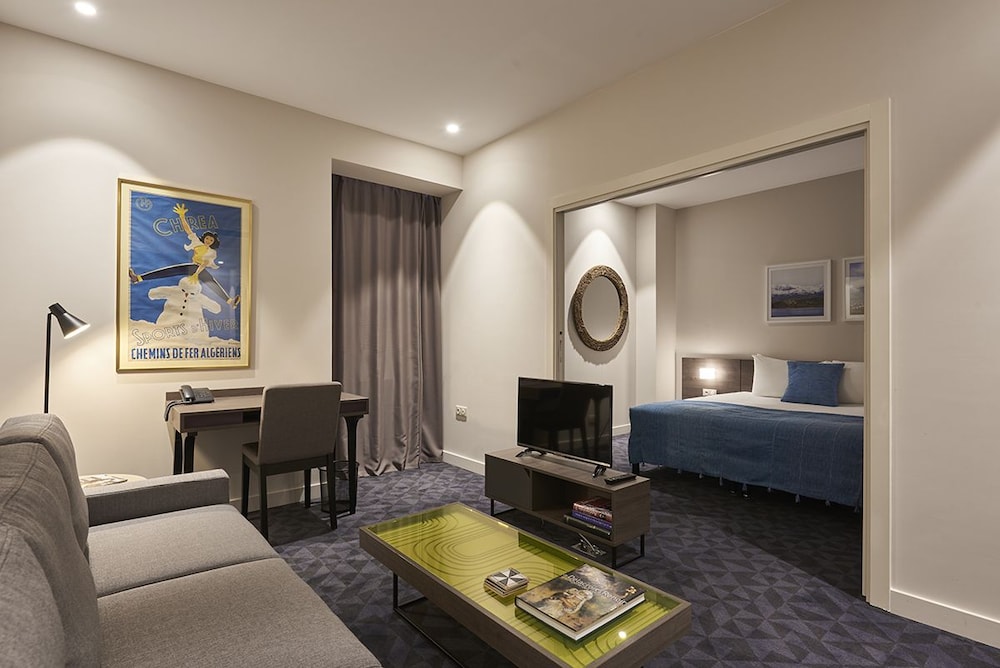 M Suite Hotel 33/50