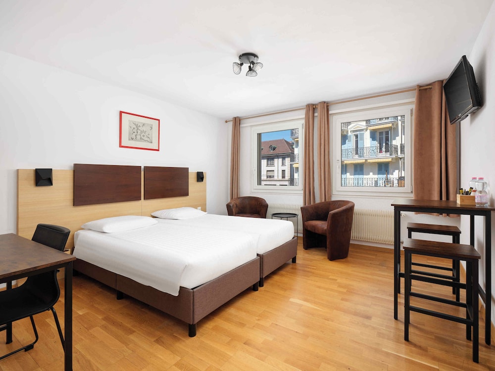 Studio, Twin Beds