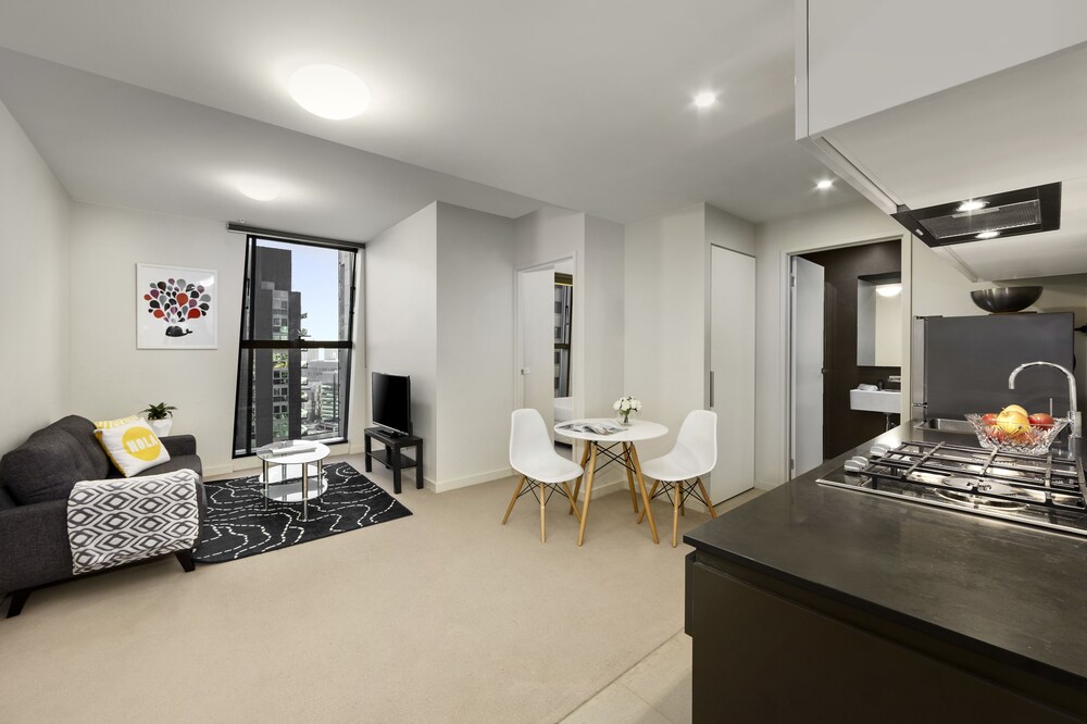 Winston Apartments 44/67