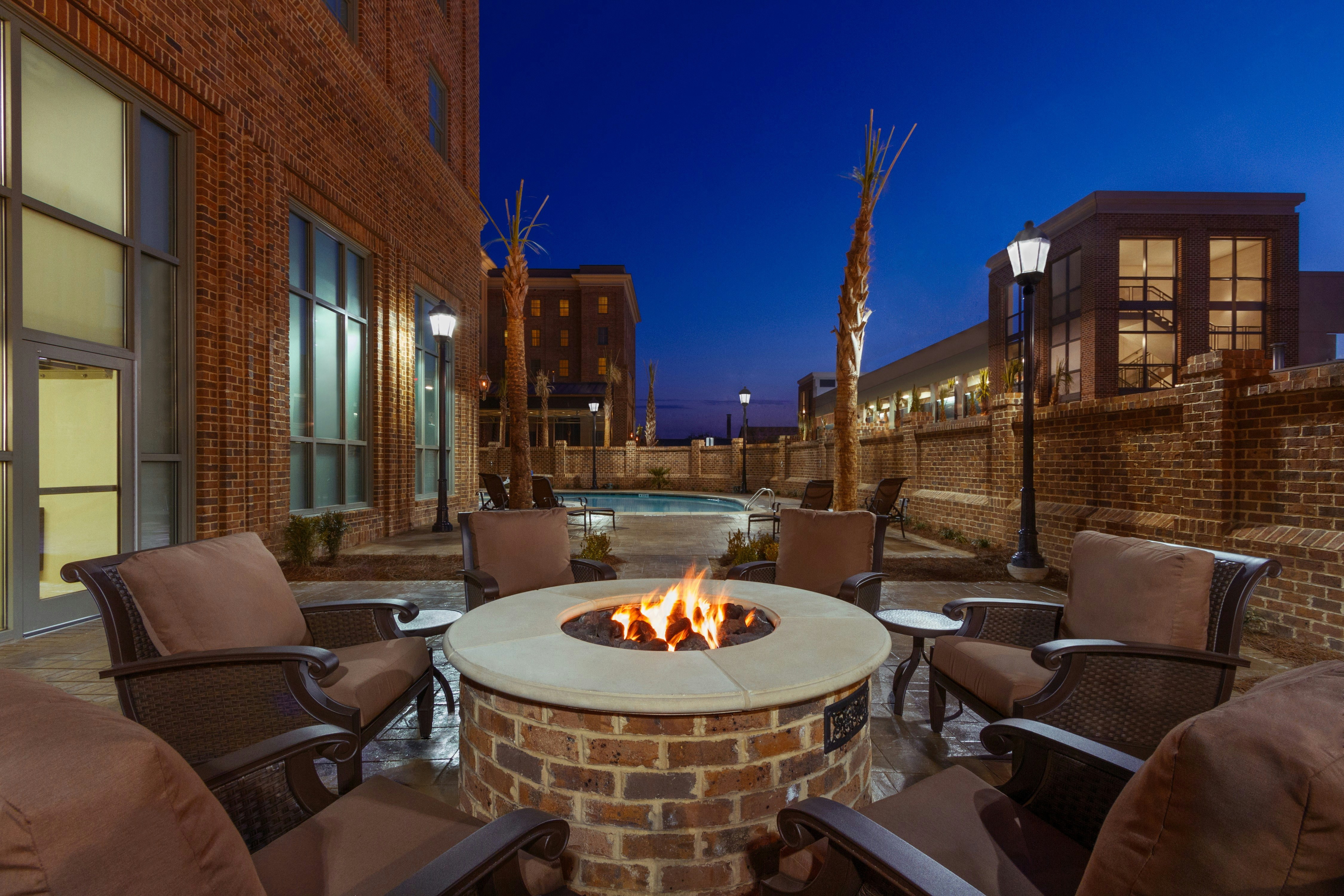 Embassy Suites by Hilton Savannah Historic District 28/35