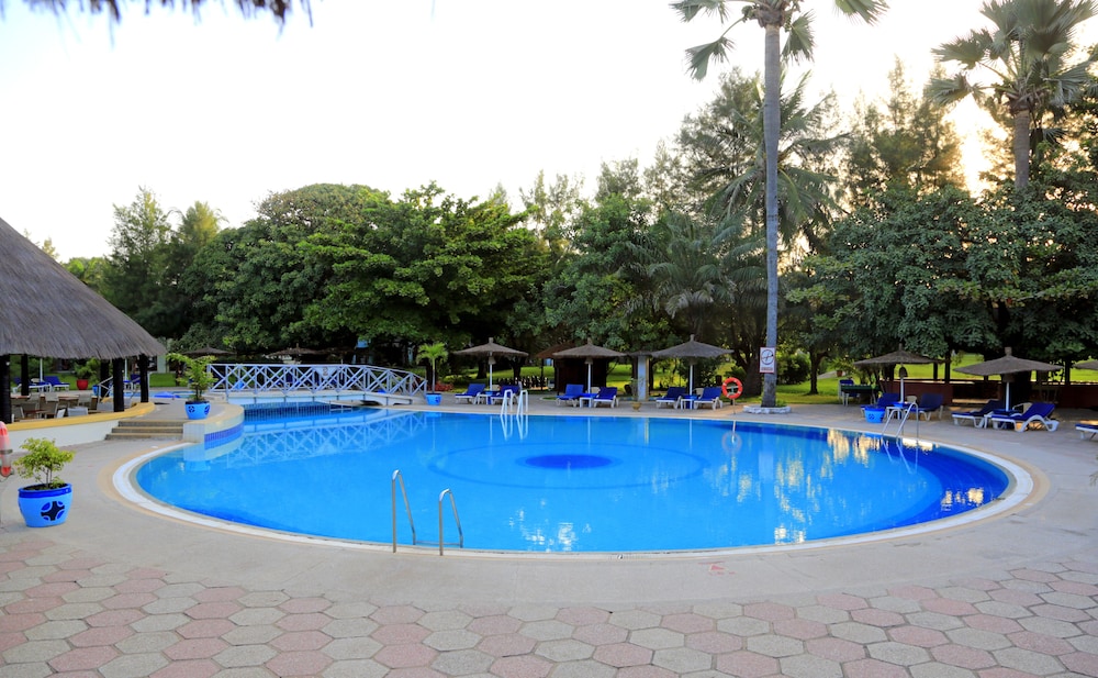 The Kairaba Beach Hotel 14/75