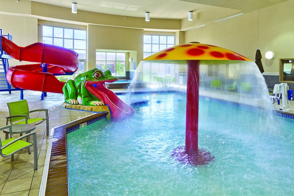 Clubhouse Hotel Fargo 32/36