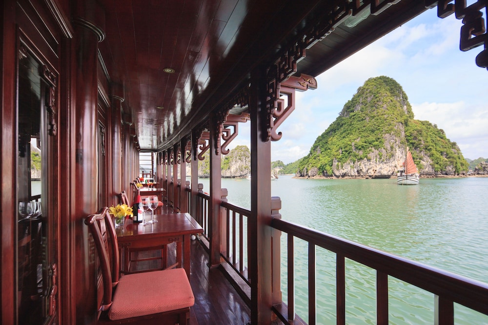 Halong Royal Palace Cruise 32/62