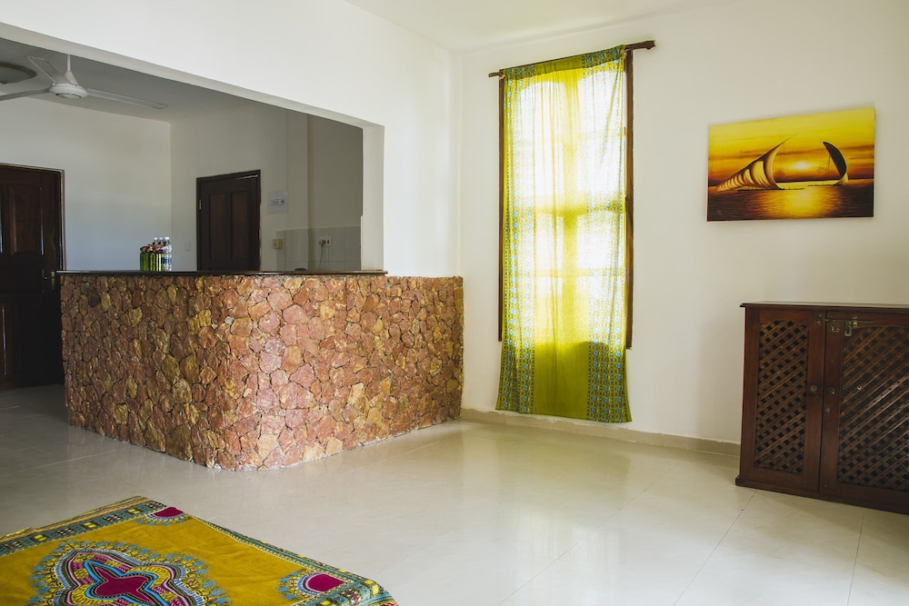 Moonshine Uroa Boutique Hotel 3/50