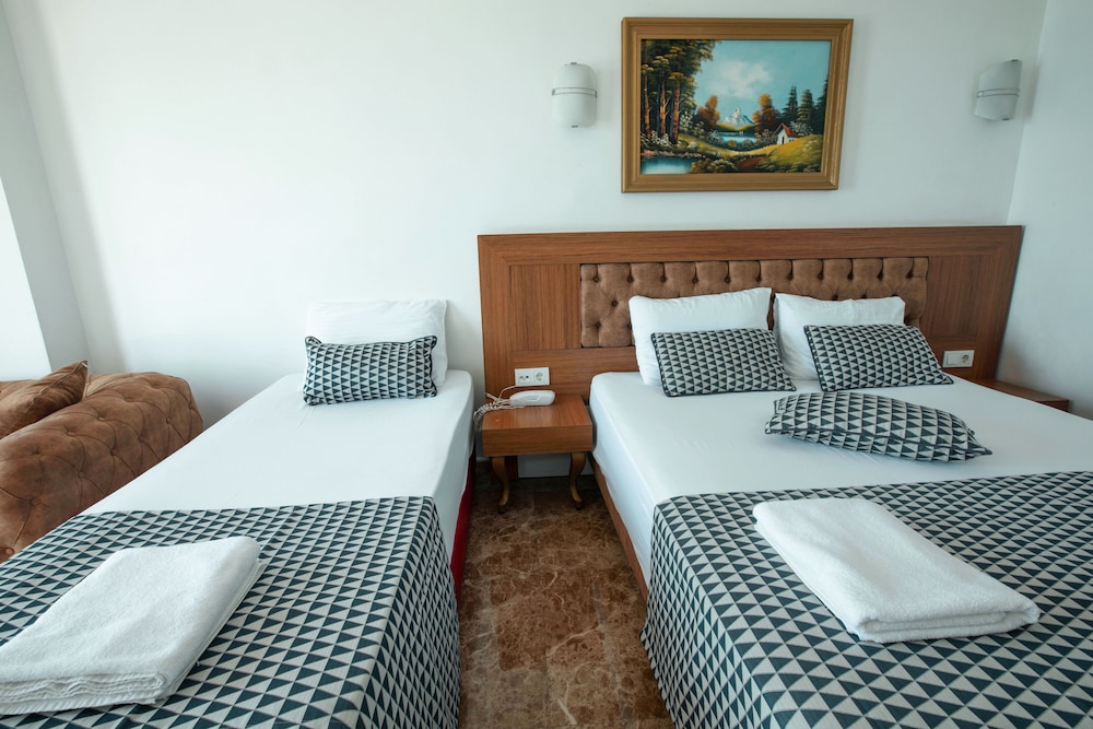 Kristal Beach Hotel 38/48