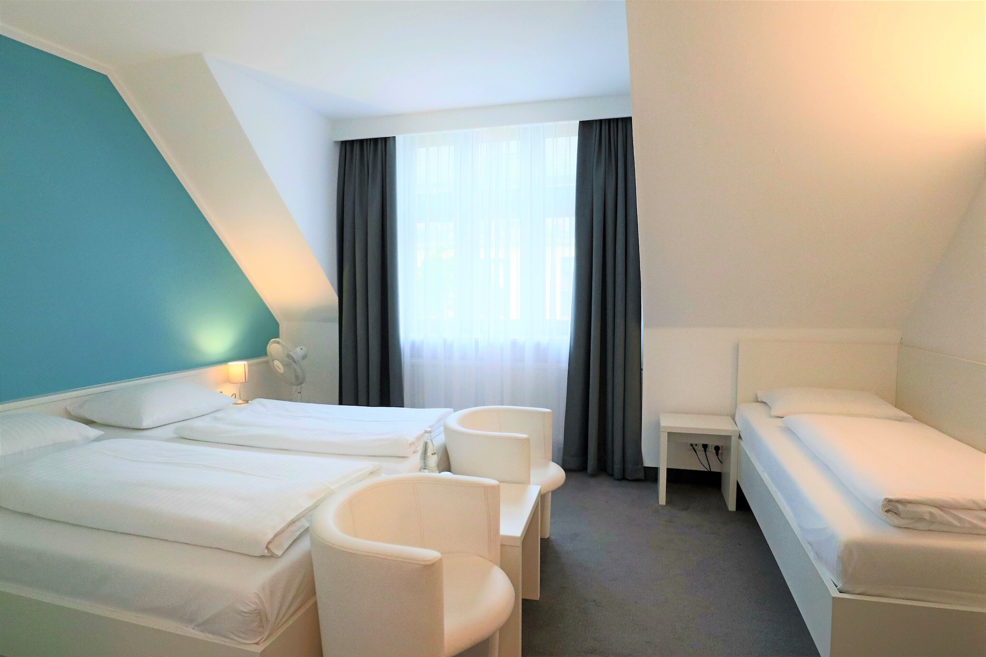 COURTYARD, TRIPLE, 1 QUEEN AND 1 SINGLE BED
