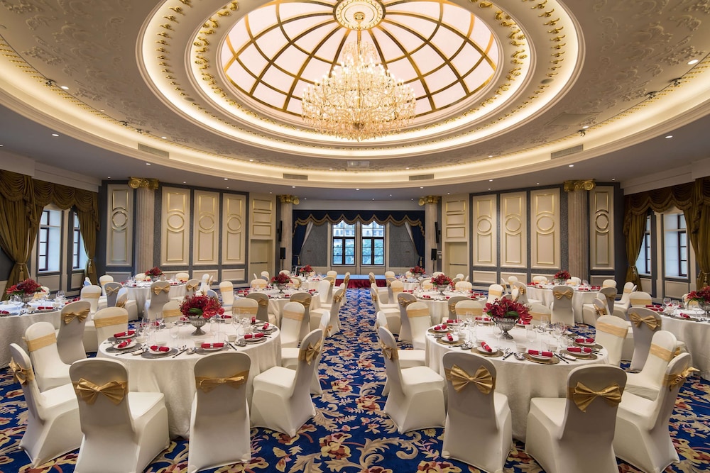 Radisson Blu Forest Manor Shanghai Hongqiao 56/64