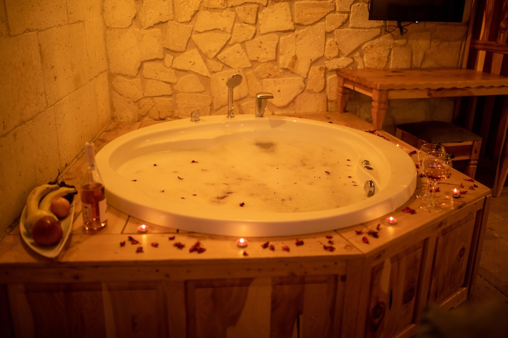 Pome Granate Cave Hotel 10/20