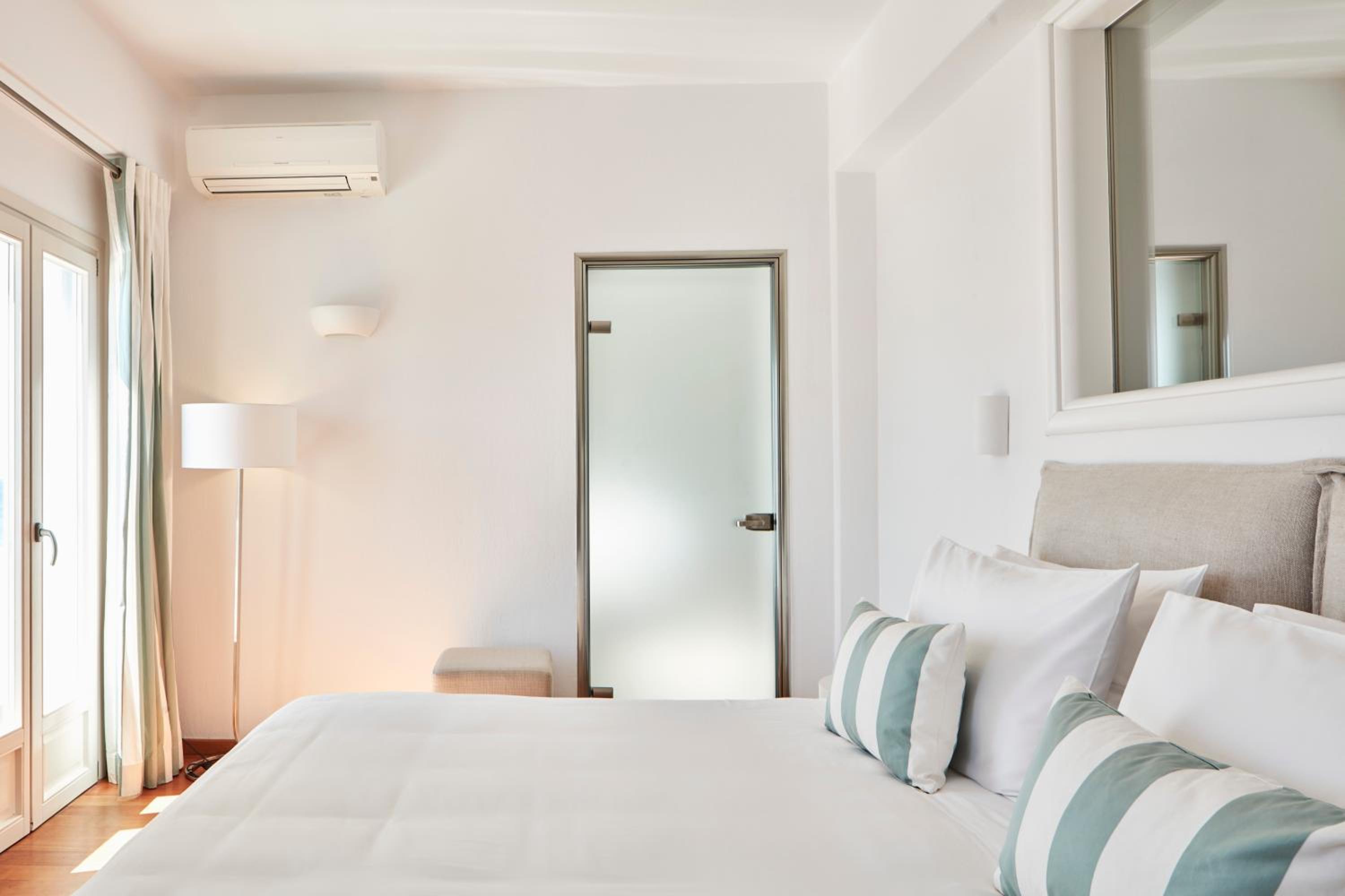SIGNATURE, SUITE, SEA VIEW, OUTDOOR JETTED TUB