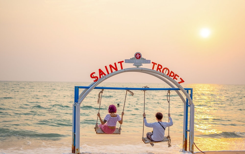 Saint Tropez Beach Resort Hotel 64/74