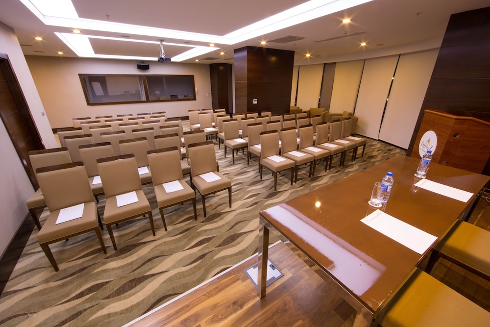 Qafqaz City Hotel 38/44